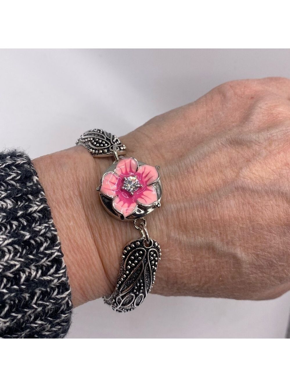 Vintage Style Snap Jewelry Bracelet. Lovely 18mm Pink Floral Ginger Snap! NWT
